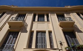 Plato'S Square Apartments
